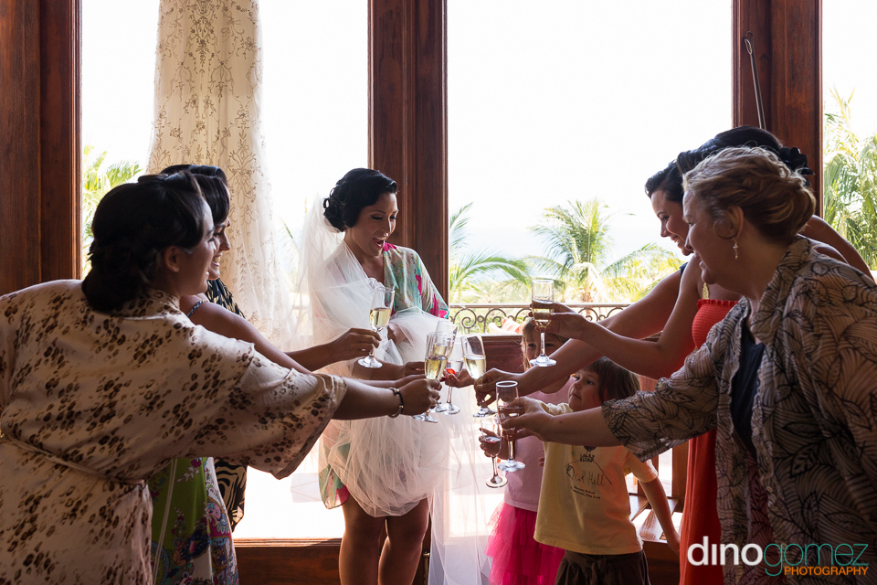 A Shot Of The Bride Having Drinks With Her Friends And Family Before Tying The Knot Courtesy Of Photographers In Monterrey
