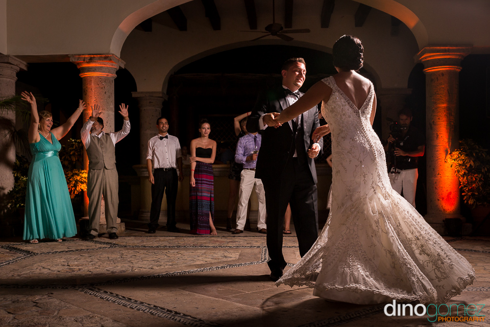 A Shot Of A Couple Dancing At A Reception In Mexico By Wedding Photographer Dino Gomez