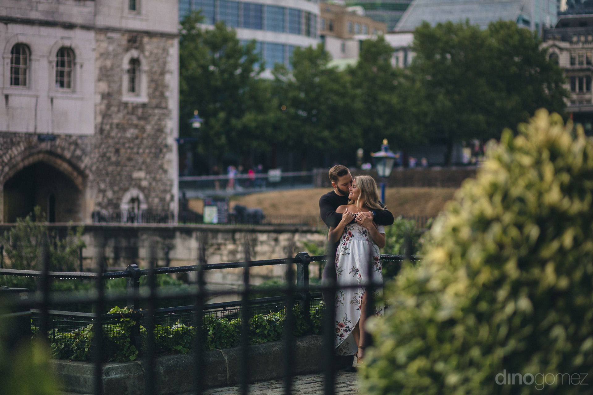 Engagement Session Photographer In London Tower Bridge And St Katharine'S Dock Photo Session - A+T-423